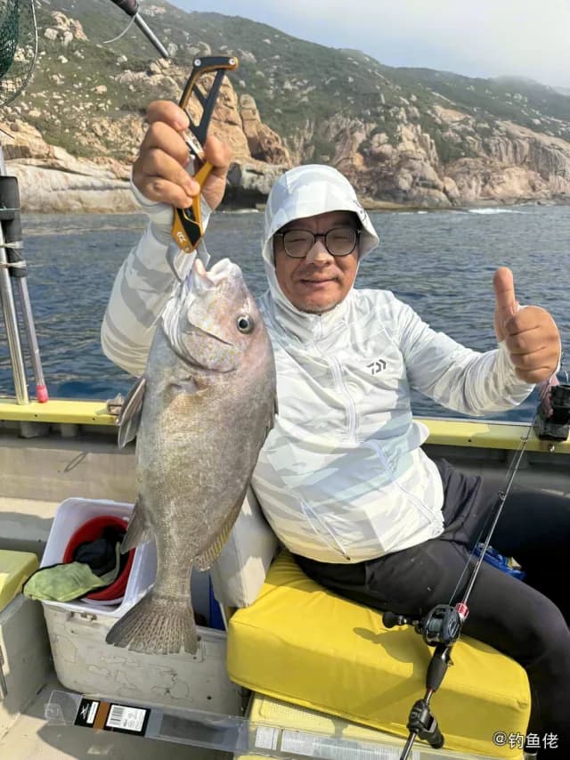 花尾胡椒鲷钓获 中华人民共和国 1.5kg