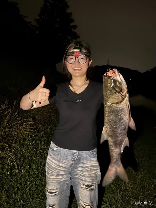 鲢鱼钓获 5.7kg